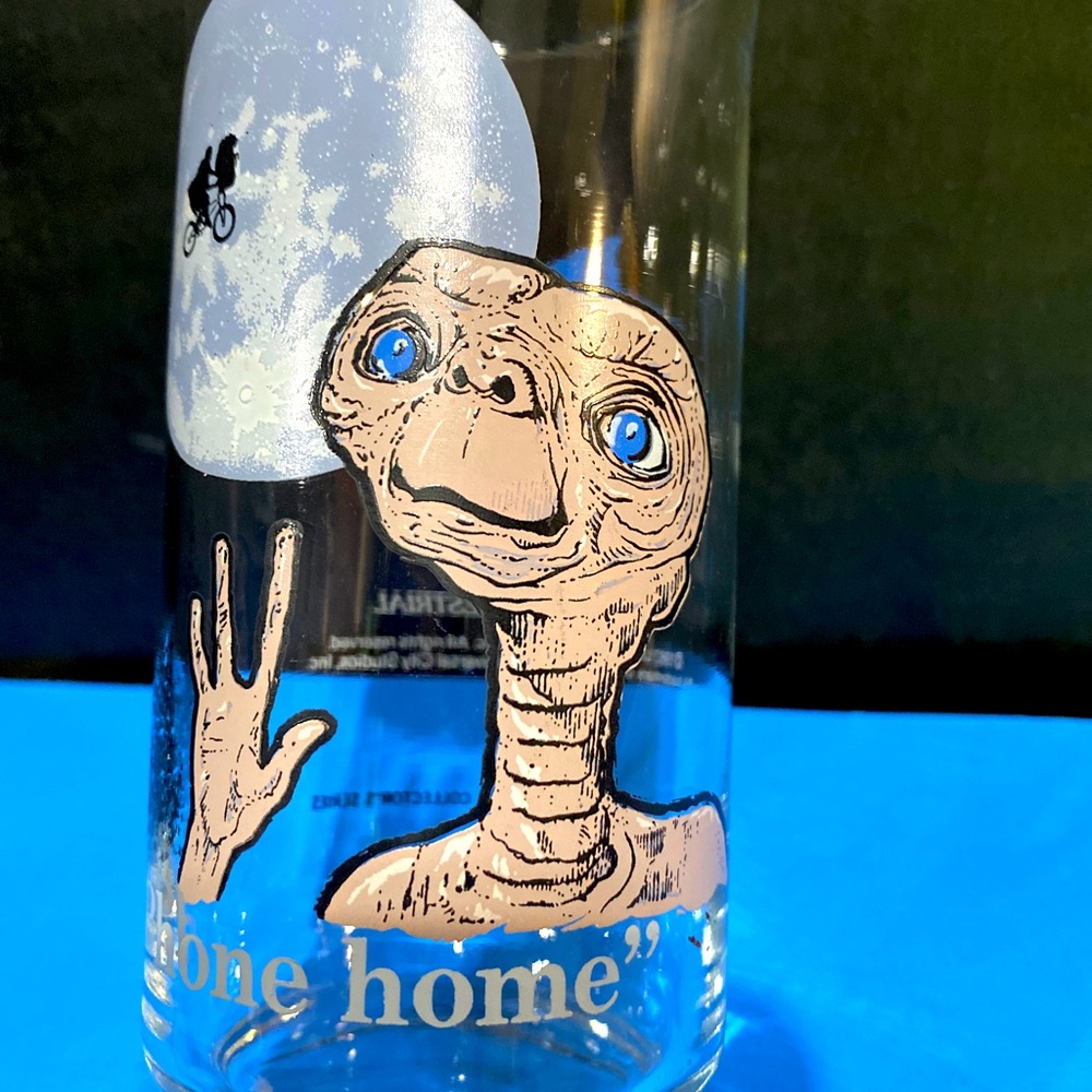 E.T. EXTRA TERRESTRIAL 1982 UNIVERSAL STUDIOS PIZZA HUT COLLECTOR SERIES GLASS